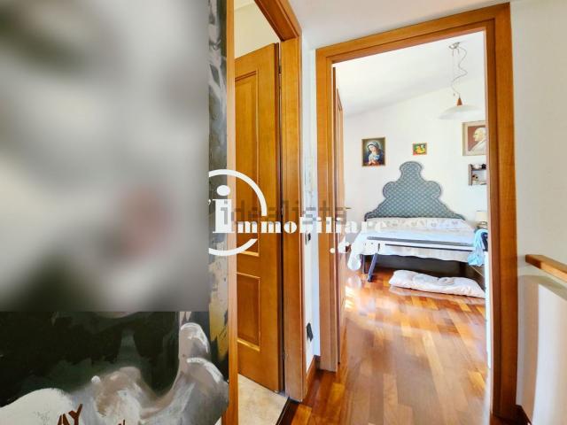 Appartamento in vendita di 160 m² in Viale Umberto Giordano, 80