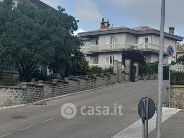 Appartamento in vendita di 160 m² in Viale A. Gramsci, 33