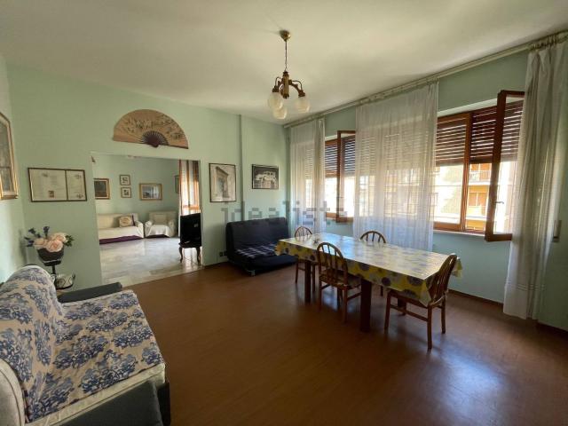 Appartamento in vendita di 160 m² in Viale Alcide De Gasperi