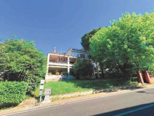 Appartamento in vendita di 160 m² in Viale Alessandro Manzoni, 15