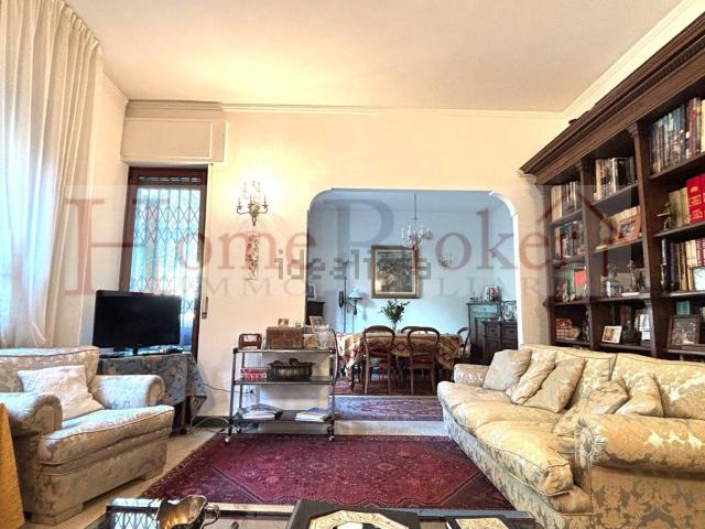 Appartamento in vendita di 160 m² in Viale Calatafimi, 36