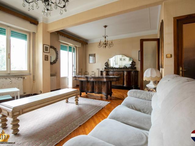 Appartamento in vendita di 160 m² in Viale Carlo Canepa, 24