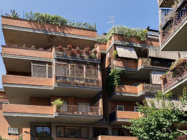 Appartamento in vendita di 160 m² in Viale Cortina d&apos Ampezzo, 237