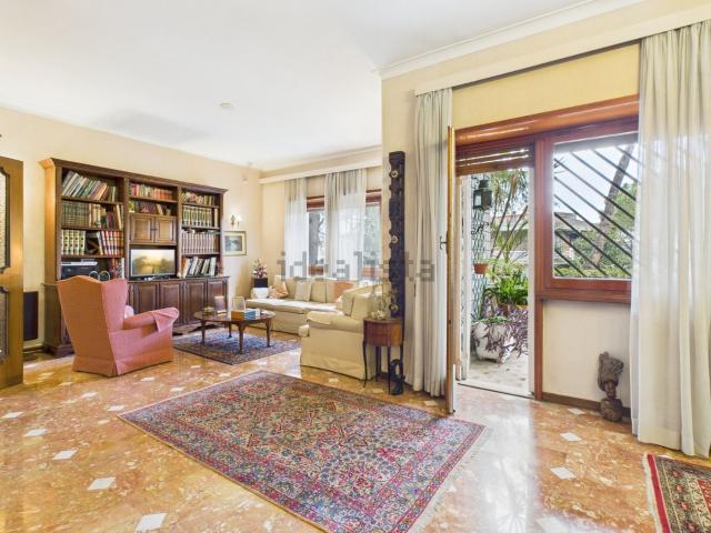Appartamento in vendita di 160 m² in Viale Beata Vergine del Carmelo