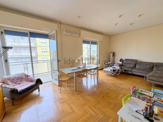 Appartamento in vendita di 160 m² in Viale della Regione Siciliana, 2137