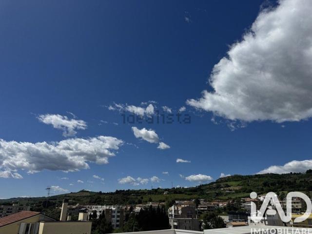 Appartamento in vendita di 160 m² in Viale dello Sport