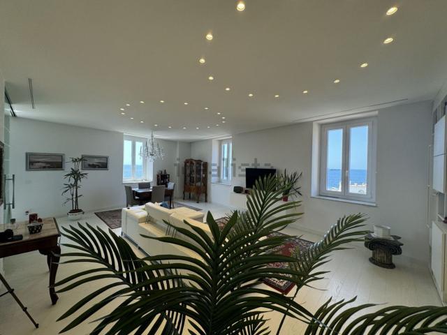 Appartamento in vendita di 160 m² in Viale di Antignano