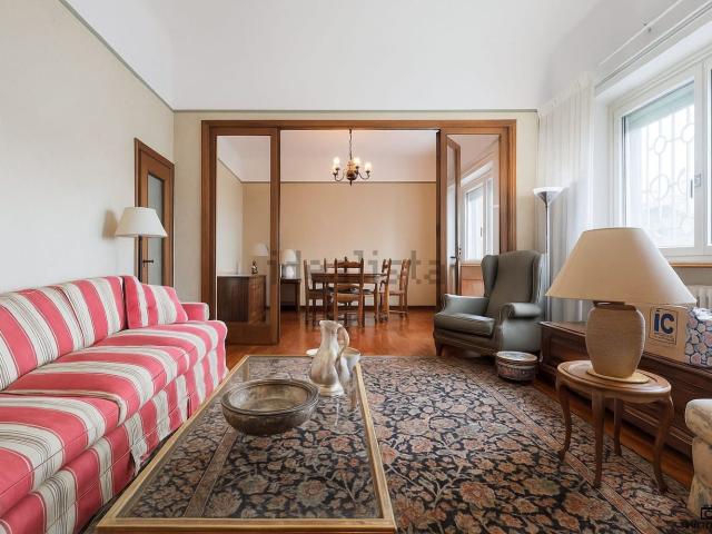 Appartamento in vendita di 160 m² in Viale Giuliano Dati