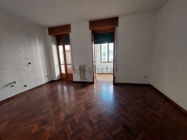 Appartamento in vendita di 160 m² in Viale GIUSEPPE DE VITTORIO, 14