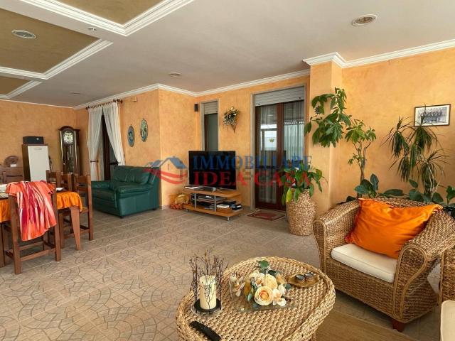 Appartamento in vendita di 160 m² in Viale Madre Teresa di Calcutta
