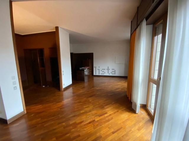 Appartamento in vendita di 160 m² in Viale Medaglie d’Oro, 25