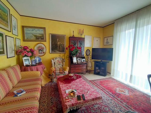 Appartamento in vendita di 160 m² in Viale Padre G. B. Aguggiari