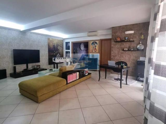 Appartamento in vendita di 160 m² in Piazza Carlo Cavarra, 10