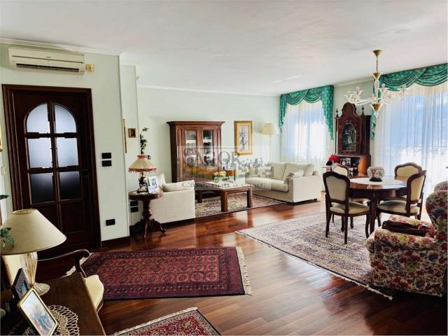 Appartamento in vendita di 160 m² in Piazza Giuseppe Garibaldi, 2