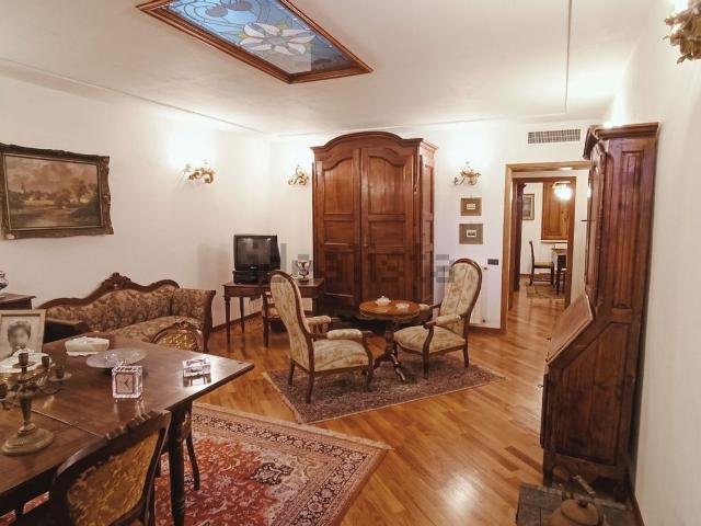 Appartamento in vendita di 160 m² in Piazza Luni