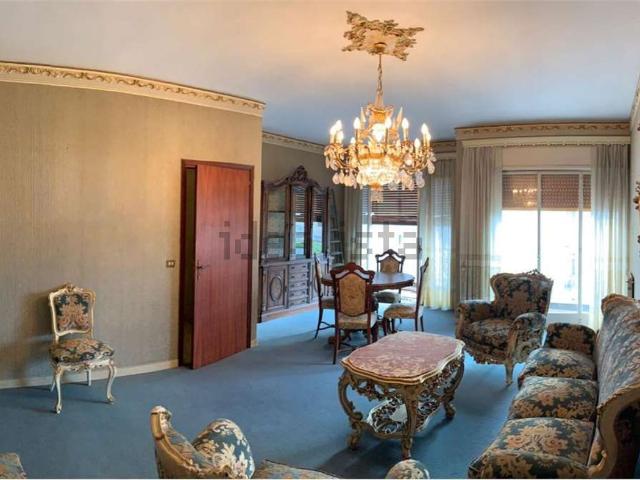 Appartamento in vendita di 160 m² in Piazza Simon Bolivar