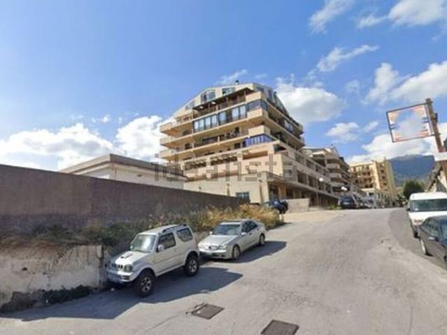 Appartamento in vendita di 160 m² in Strada Statale 114 Orientale Sicula, 318