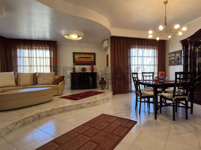 Appartamento in vendita di 160 m² in Strada Vicinale Cassarà, 5