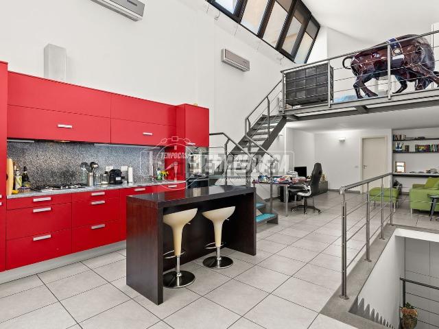 Appartamento in vendita di 161 m² in Via Comelico, 11