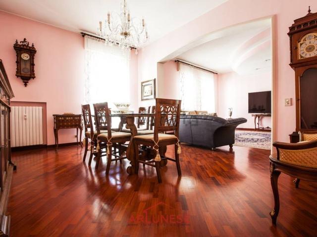 Appartamento in vendita di 161 m² in Via Crivelli, 19