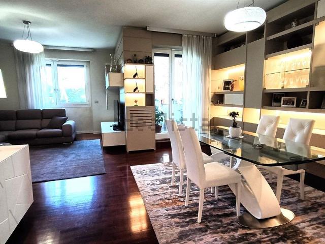 Appartamento in vendita di 161 m² in Via Angelo Ramazzotti, 24