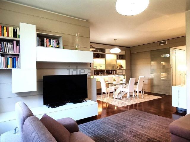 Appartamento in vendita di 161 m² in Via Angelo Ramazzotti, 24