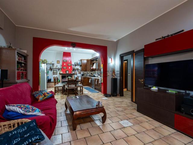 Appartamento in vendita di 161 m² in Via Giuseppe De Felice, 24