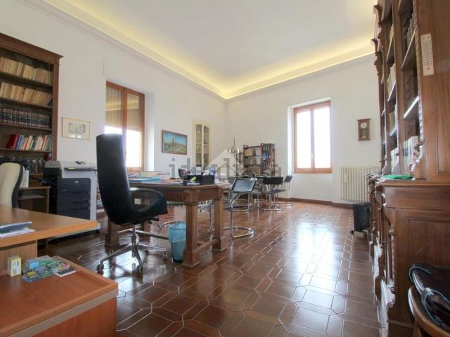 Appartamento in vendita di 161 m² in Via Giovanni Bovio, 36