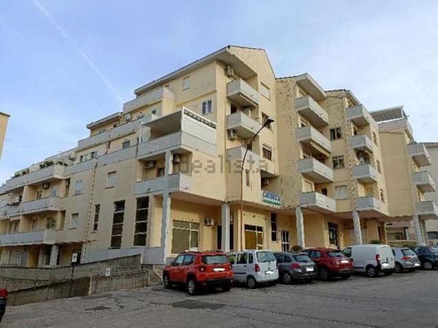 Appartamento in vendita di 161 m² in Via delle Gardenie