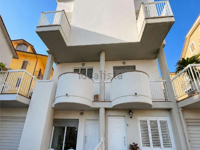 Appartamento in vendita di 161 m² in Via Sardegna, 1