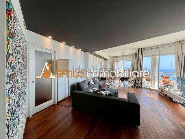 Appartamento in vendita di 161 m² in Via Roccasterone, 8
