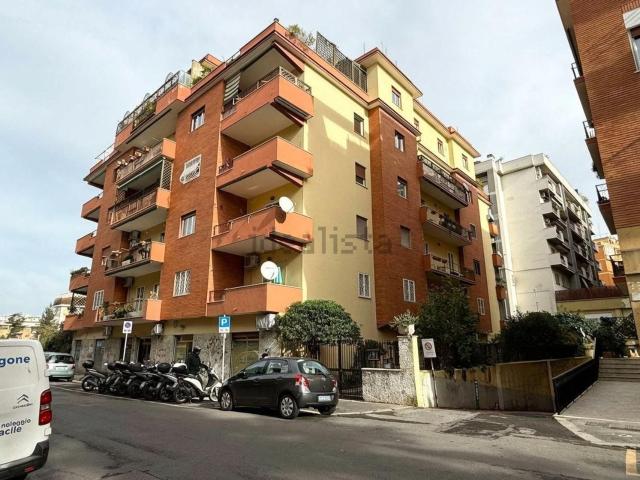 Appartamento in vendita di 161 m² in Via Raffaele Battistini