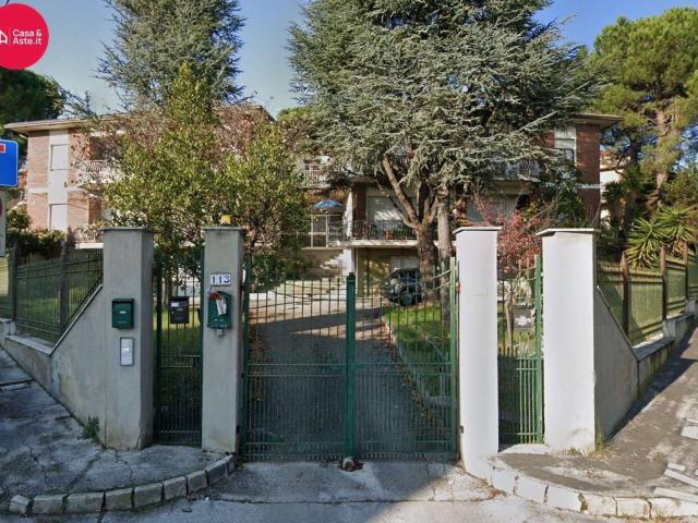 Appartamento in vendita di 161 m² in Via Ugo Foscolo, 113