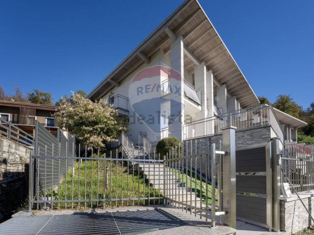 Appartamento in vendita di 162 m² in Via 42 Martiri