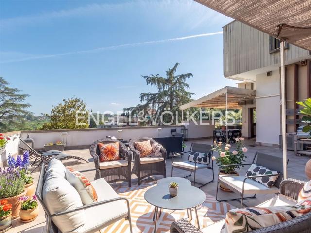 Appartamento in vendita di 162 m² in Via Cassia