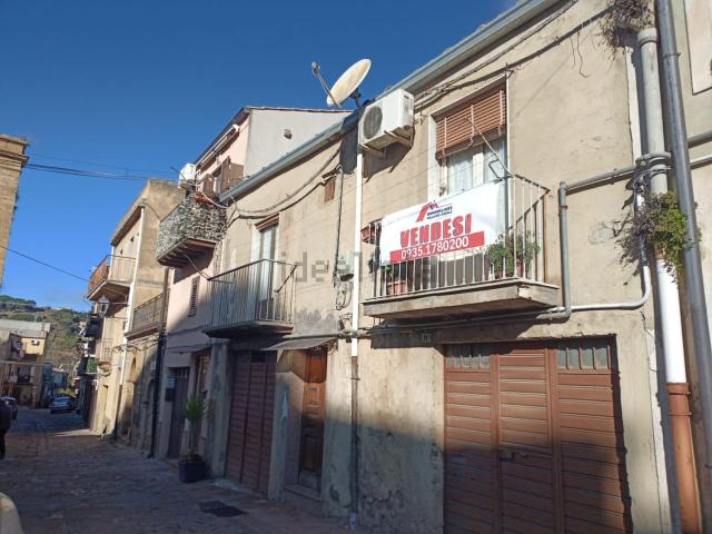 Appartamento in vendita di 162 m² in Via Crocifisso, 12