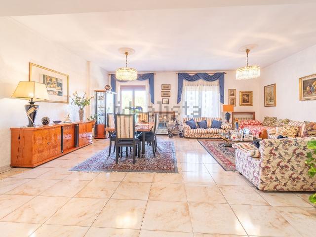 Appartamento in vendita di 162 m² in Via Giacinto de Vecchi Pieralice, 112