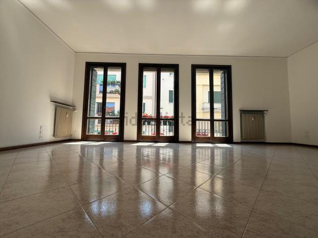 Appartamento in vendita di 162 m² in Via Giovanni Pascoli, 7