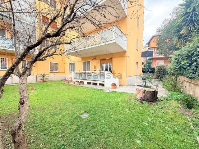 Appartamento in vendita di 162 m² in Via della Pineta Sacchetti, 1