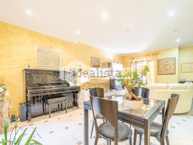 Appartamento in vendita di 162 m² in Via della Tenuta del Casalotto, 19