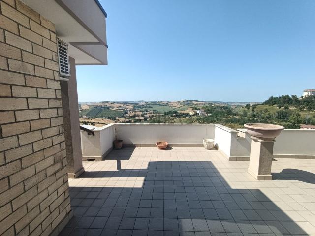 Appartamento in vendita di 162 m² in Via Fermana Sud