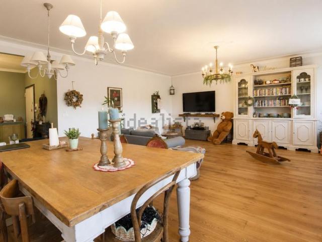 Appartamento in vendita di 162 m² in Via Luigi Einaudi, 72