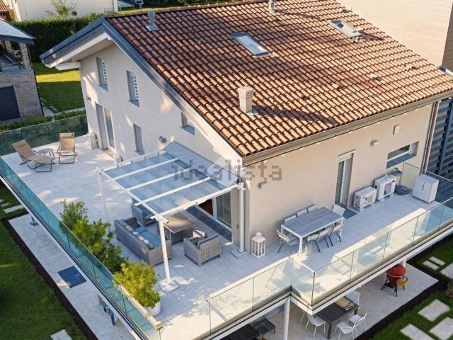 Appartamento in vendita di 162 m² in Via Madonnina, 3