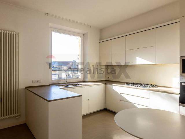 Appartamento in vendita di 162 m² in Via Taverna Giuseppe, 86