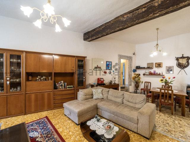Appartamento in vendita di 162 m² in Piazza della Chiesa 6
