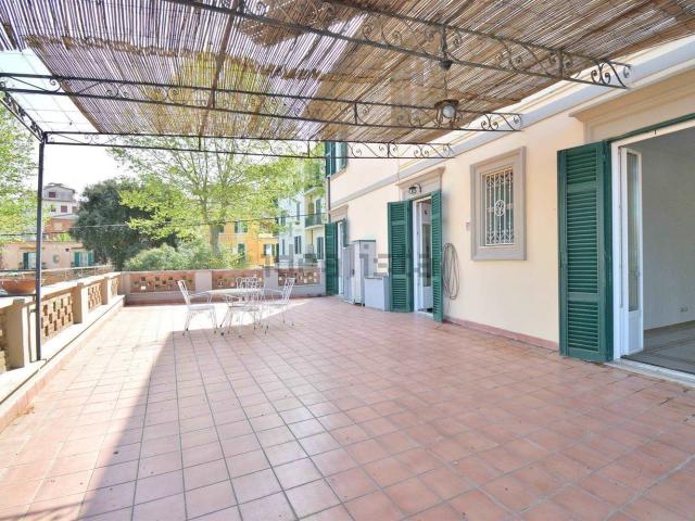 Appartamento in vendita di 163 m² in Via Appia Nuova