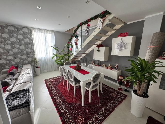 Appartamento in vendita di 163 m² in Via Val Trompia, 17