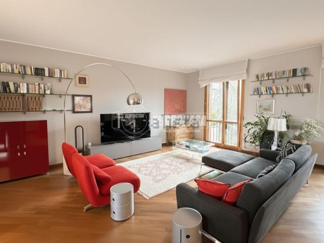Appartamento in vendita di 164 m² in Via Grigna, 10