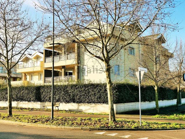 Appartamento in vendita di 164 m² in Via Don Lorenzo Milani