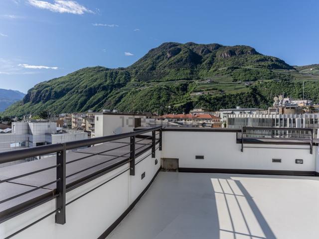 Appartamento in vendita di 164 m² in Via della Mendola, 21